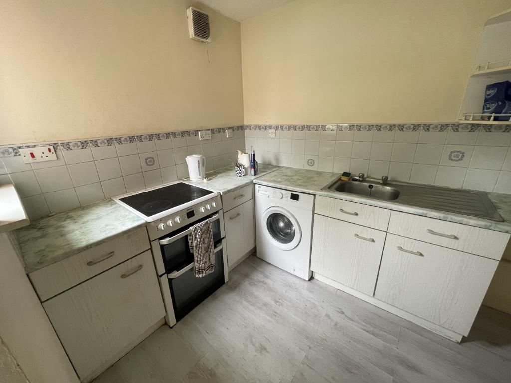 Lot: 138 - VACANT FLAT FOR INVESTMENT - Inside image of Kitchen area